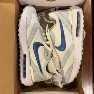 Nike Air Max Dawn Womens sneakers in white and medium blue size 10